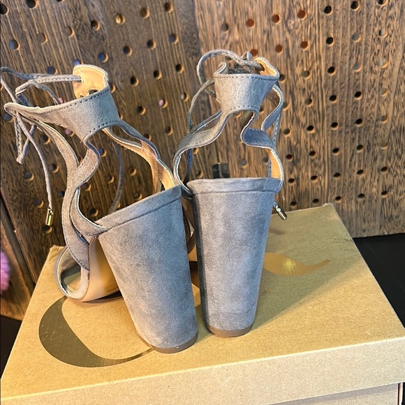 Charlotte Russe Gray Elegant Heels - Picture 4 of 8